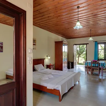 Heliopetra Studios, Small Village Close To Beaches Prázdninový dům *