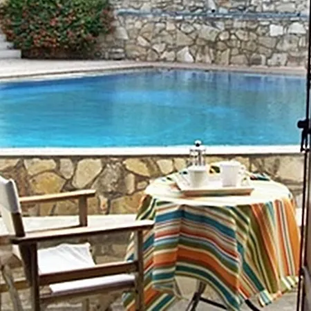 Prázdninový dům Heliopetra Studios, Small Village Close To Beaches *